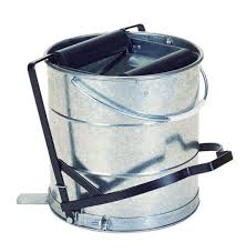 STAINLESS STEEL BUCKET WITH AUTO ROLLER