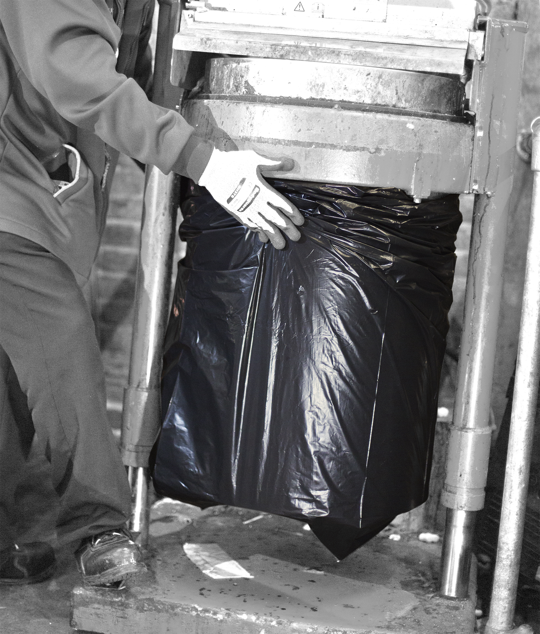 Black Compactor Sack 22" x 33.5" x 47" PK 100