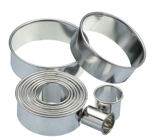 KitchenCraft Eleven Round Plain Pastry Cutters With Metal Storage Tin